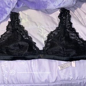 BLACK MEDIUM VS BRALETTE